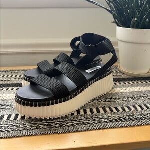 Steve Madden Black and Cream Platform Sandals Size 9